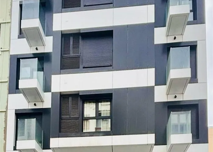 Playa De Canteras-albareda 2 Apartment *